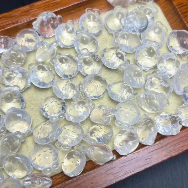 冰晶魚影天然白水晶小鱼小雕刻側面照