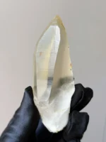 天然喜馬水晶共生黑髮原石 82g 背面霧面質感