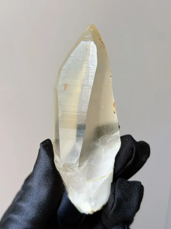 天然喜馬水晶共生黑髮原石 82g 背面霧面質感