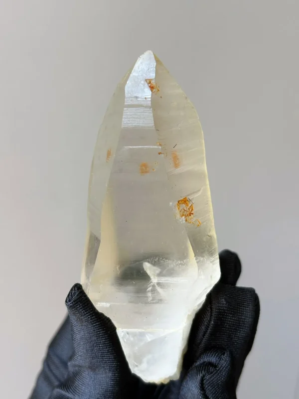 天然喜馬水晶共生黑髮原石 82g 尖端細節