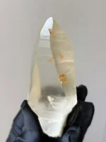 天然喜馬水晶共生黑髮原石 82g 透光效果