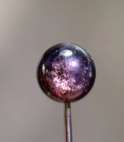 天然堇青石單珠12.1mm 背面礦片分布