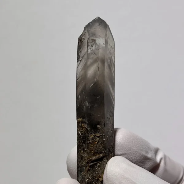天然四川金口河水晶原石正面特寫 玻璃光澤