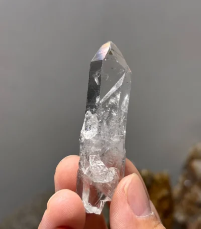 天然金口河水晶原石 白色透明晶體正面