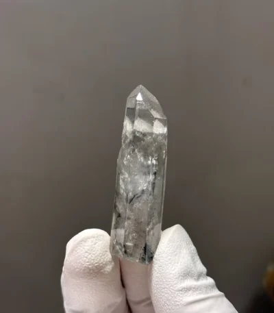 金口河水晶原石正面照晶體冰透
