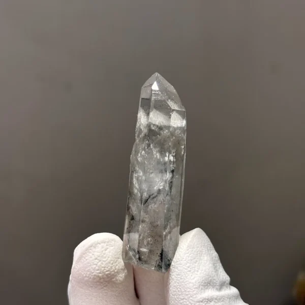 金口河水晶原石正面照晶體冰透