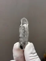 金口河水晶原石側面照自然紋理