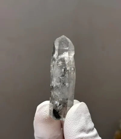 金口河水晶原石側面照自然紋理