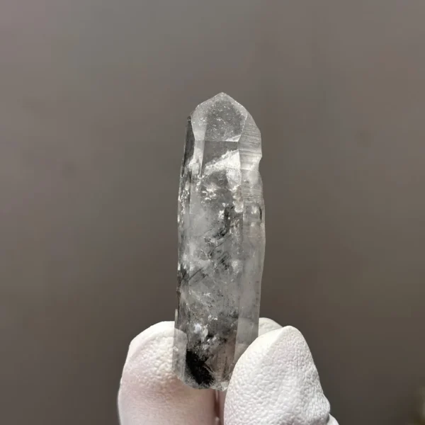 金口河水晶原石側面照自然紋理