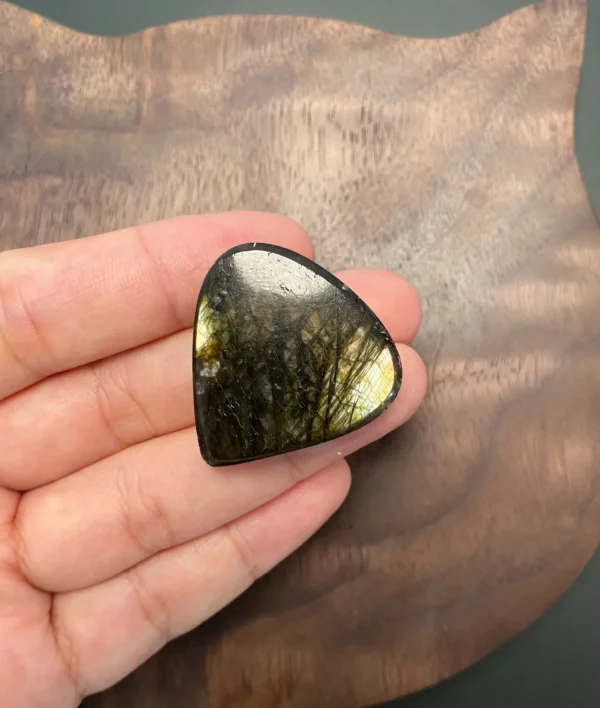 天然拉長石胖水滴紫光裸石背面照