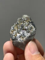 天然閃靈水晶原石骸骨紋理正面特寫