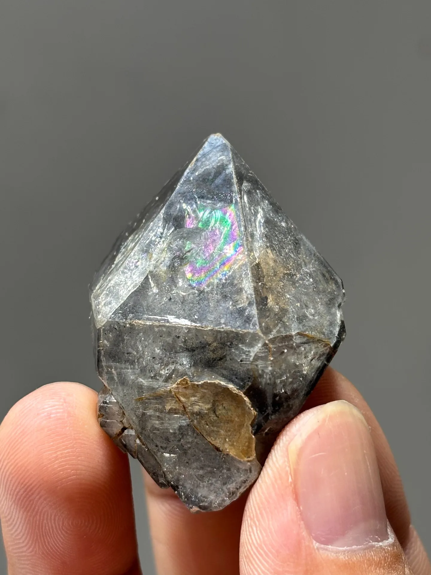 skeletal-quartz-specimen-02 天然閃靈水晶原石側面階梯狀生長紋