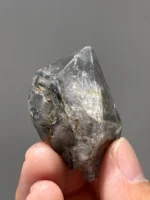 天然閃靈水晶原石背面霧白絮絲細節