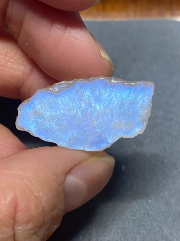 天然月光石原石側面藍色光暈