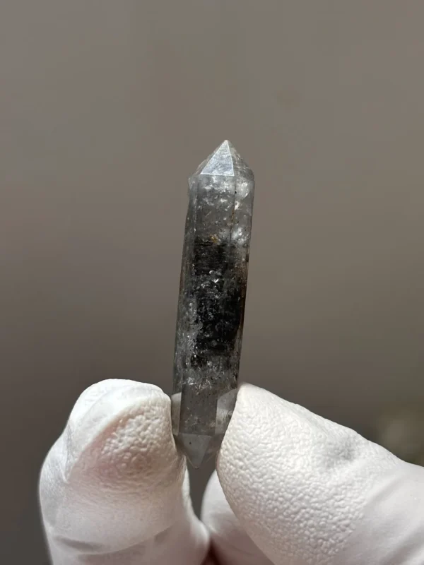 天然糖心閃靈原石內部糖心區域透光效果