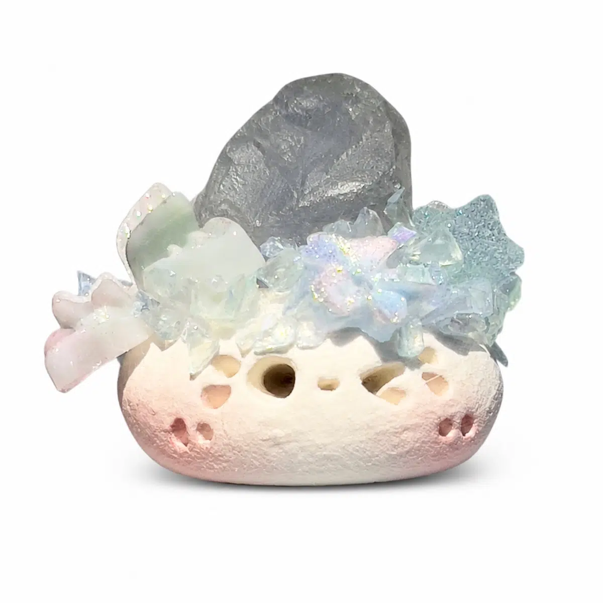 celestite-mini-ornament-sky-01 天然天青石Mini豆丁擺件正面,淺藍色晶體清晰可見